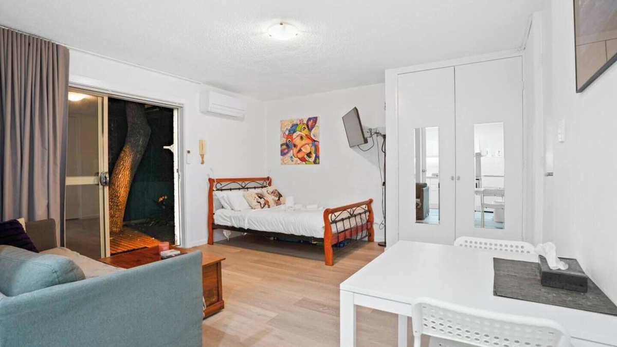 St Kilda Apartment | ShelleyStayz on Alma Rd