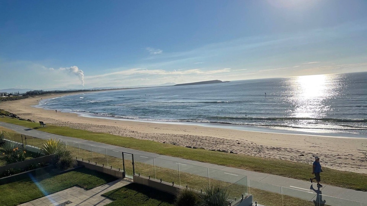 Warilla House | Shellharbour Waves - Amazing Beach Front Views