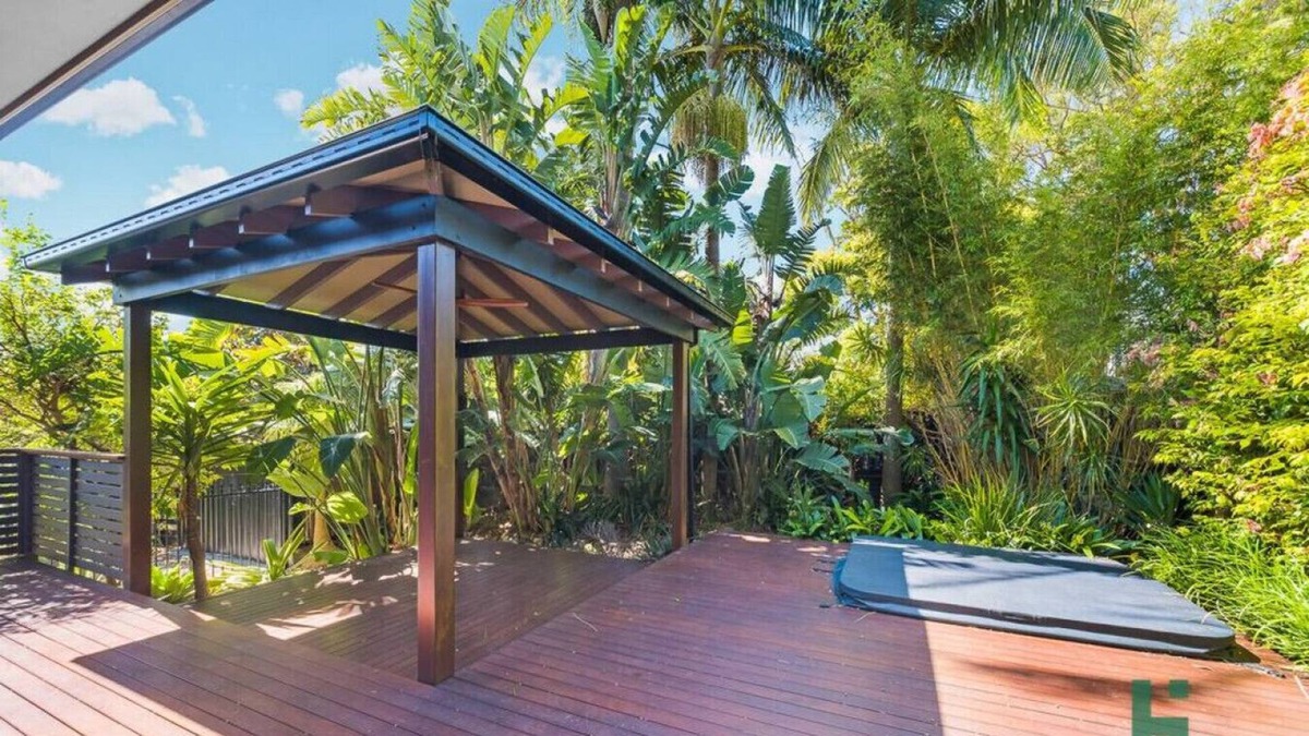 Shelly Beach Villa | Shelly Beach 2 Bedroom Relaxing Costal Retreat - North Villa Back House