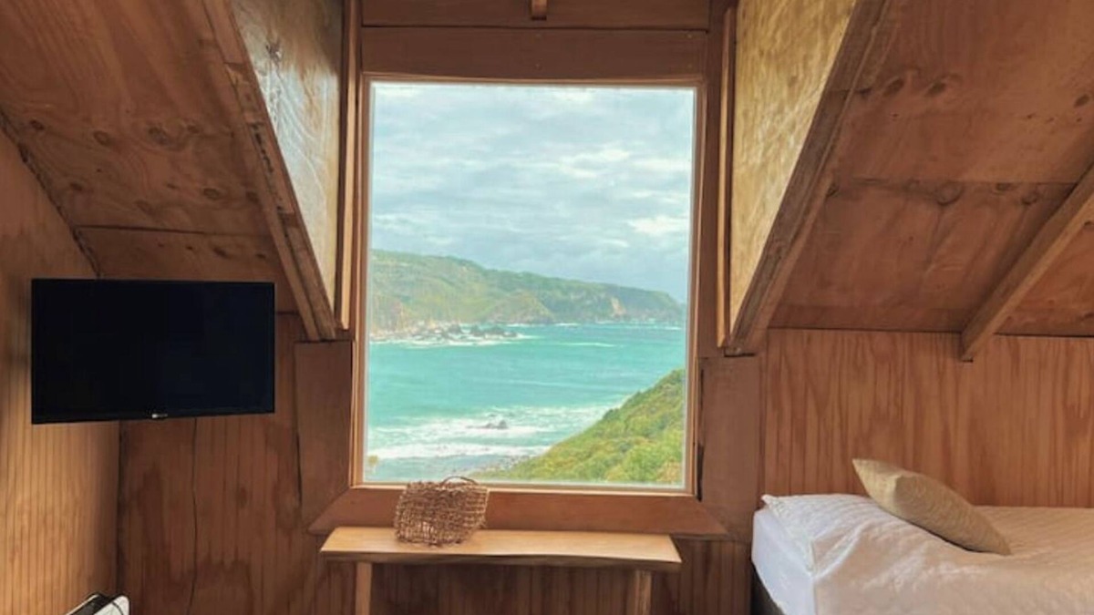Chepu Ski Chalet | Shelter with ocean view