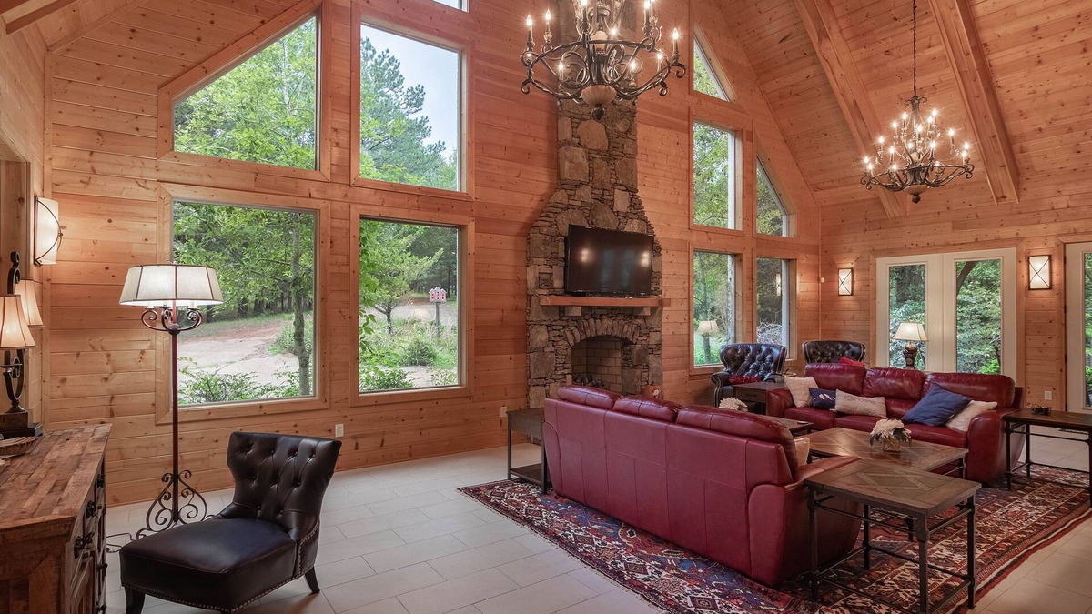 Oxford Ski Chalet | Shenandoah-Style Chalet 5 miles from Vaught Hemingway Stadium.