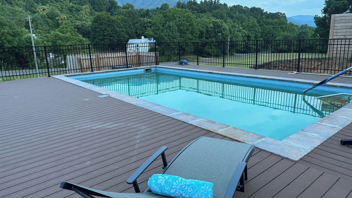 Luray Ski Chalet | Shenondoah Apex -Luxury Cabin Swimming Pool & Spa - Pool Open!