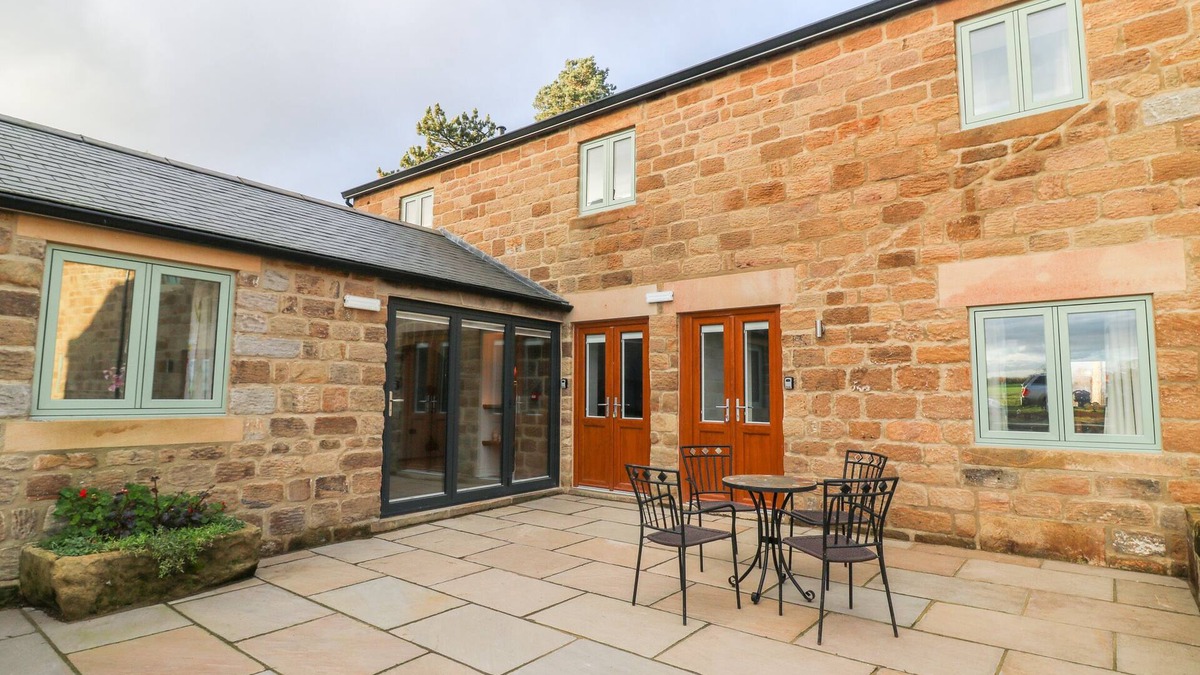 Harrogate Cottage | SHEPHERD'S CROOK, pet friendly, luxury holiday cottage in Spofforth