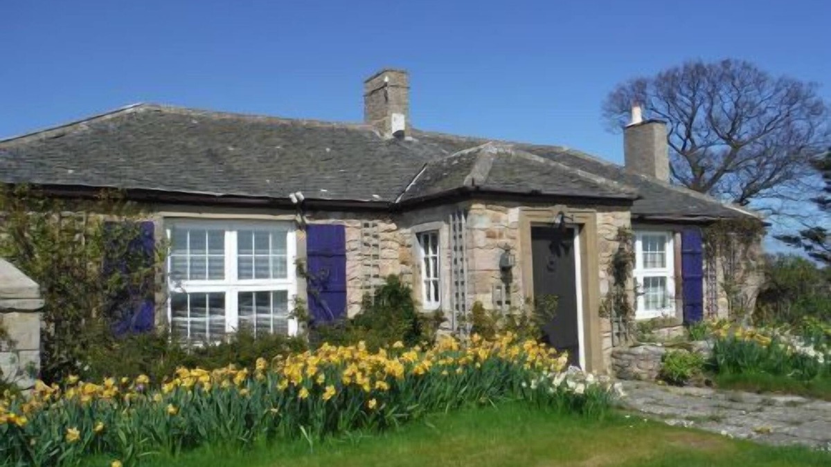 Chathill Cottage | Shepherds Cottage - Spacious cottage with sea views