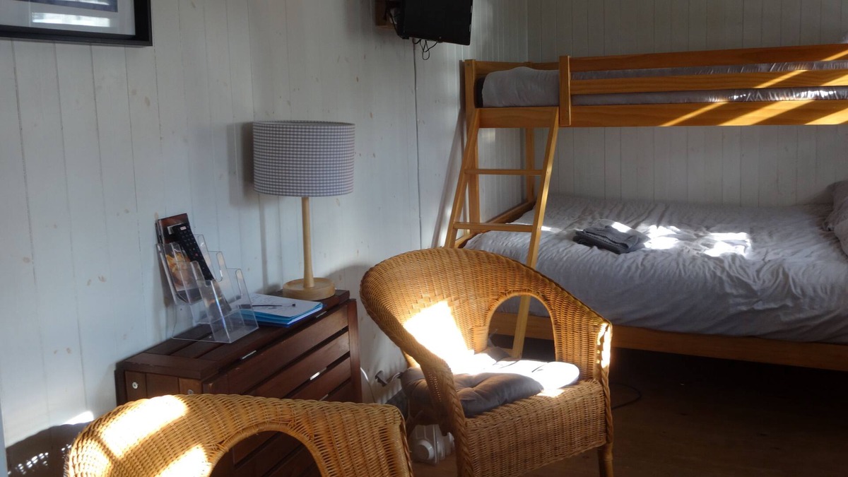 Wigton Cottage | Shepherds Hut with en-suite shower room and on site Bistro and gym