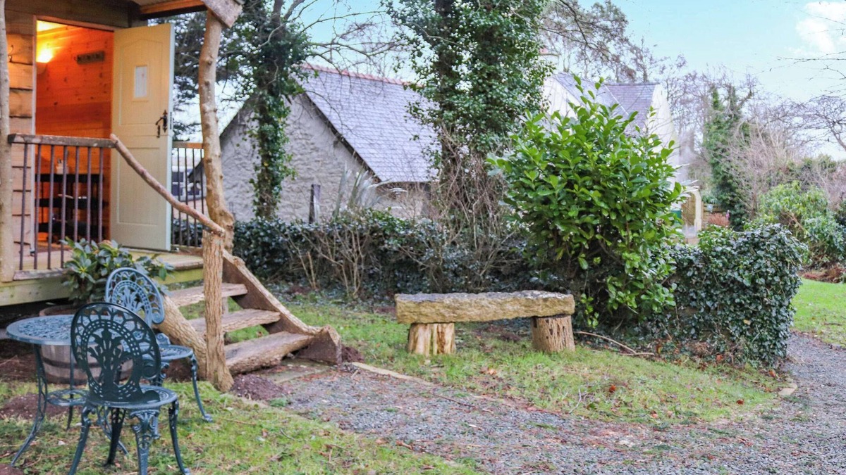 Llangefni Cottage | Shepherds Hut One - UK48784