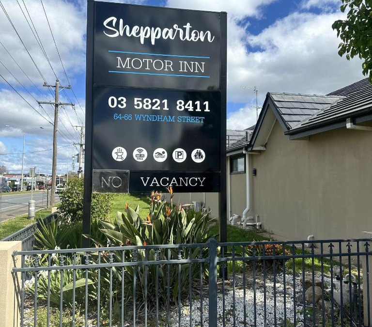 Shepparton Hotel | SHEPPARTON MOTOR INN Tudor House Motel