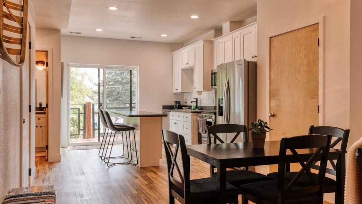 Sheridan Apartment | Sheridan Getaway: Chic 3BR Suite, Prime Location