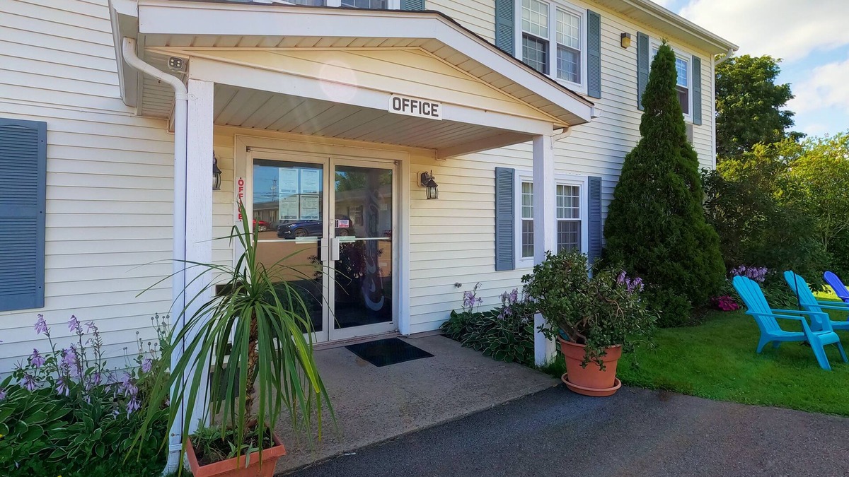 Charlottetown Hotel | Sherwood Inn and Motel