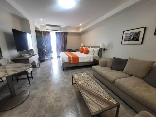 Malabanias Apartment | Sheryll Escapes - 1109, Phase 2 La Grande, breezy, hotel amenities!