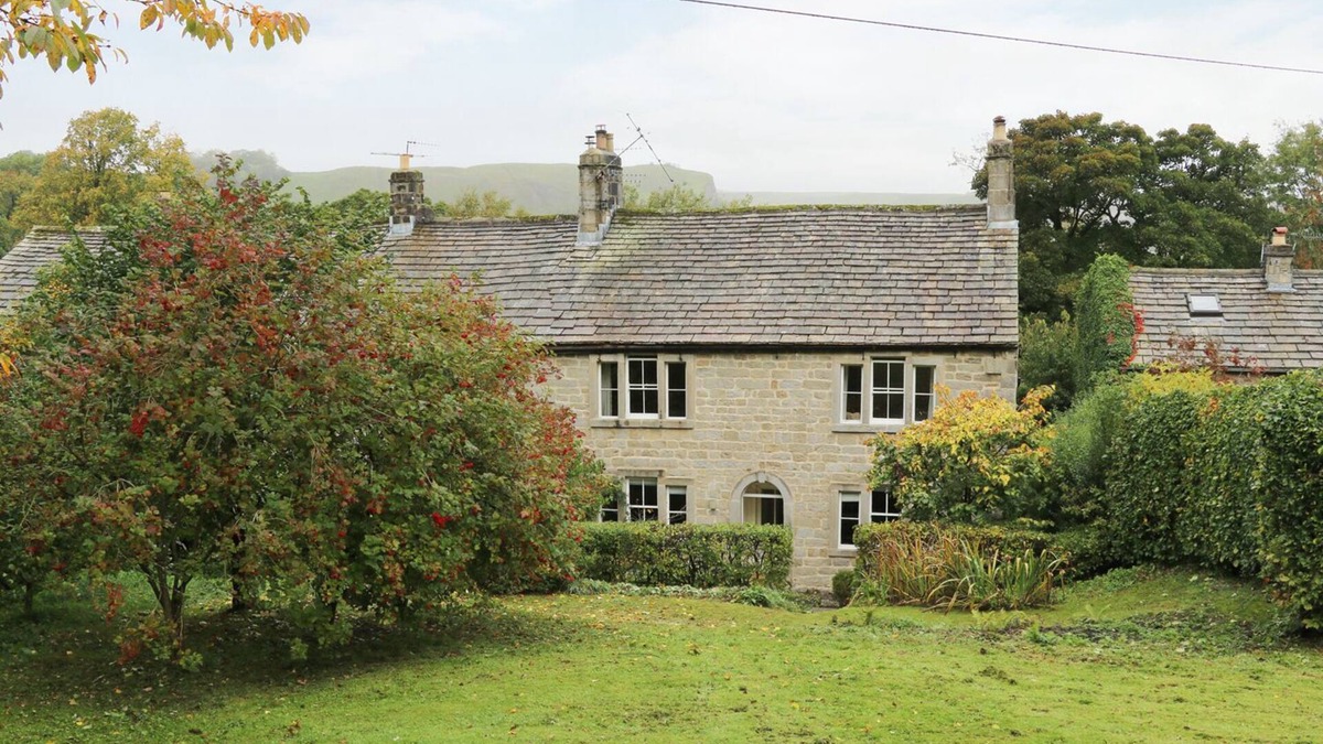 Cracoe Cottage | SHIERS FARMHOUSE, character holiday cottage, with open fire in Cracoe