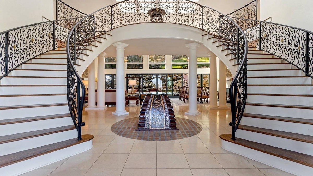 Broadmoor House | Shimmering Pines Estate - Large House with Indoor Pool