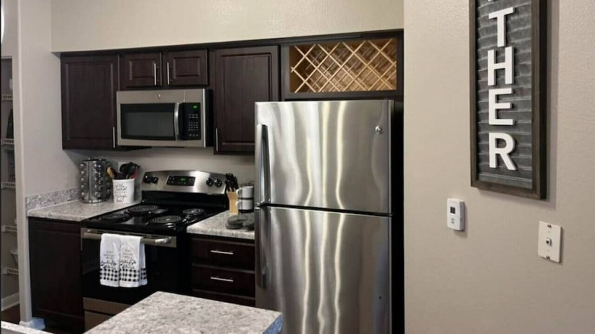 Universal City Apartment | Shin Oak 6225 · GATED: 2 Bedroom apartment home