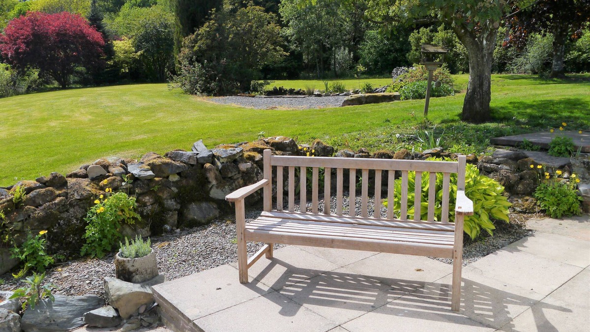Thornhill Cottage | Shinnel House - a house that sleeps 8 guests in 3 bedrooms