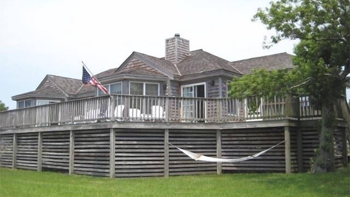 Duck House | Ships Watch! Affordable 4 BR Sound Front in Duck! Sunday check in June- August