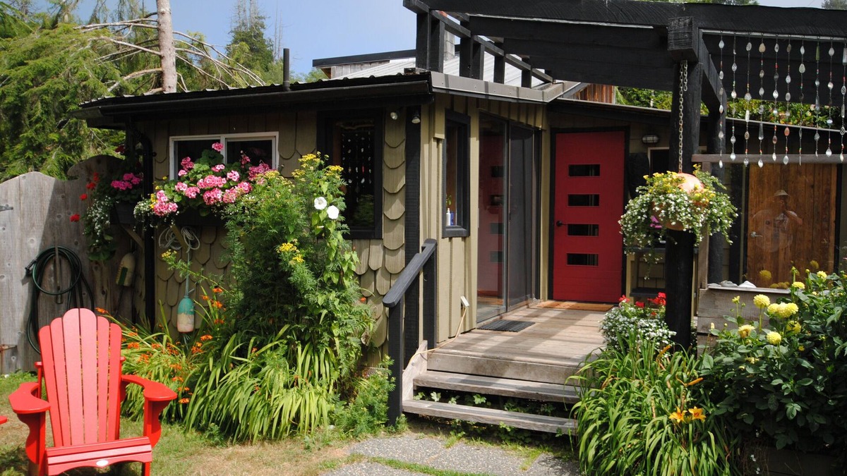 Tofino Apartment | Shipwreck Cottage at Chesterman Beach