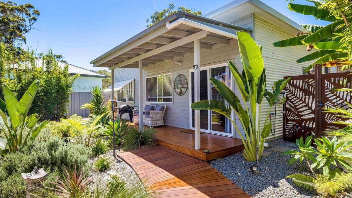 Shoal Bay Cottage | Shoaly House Cottage - A charming coastal escape