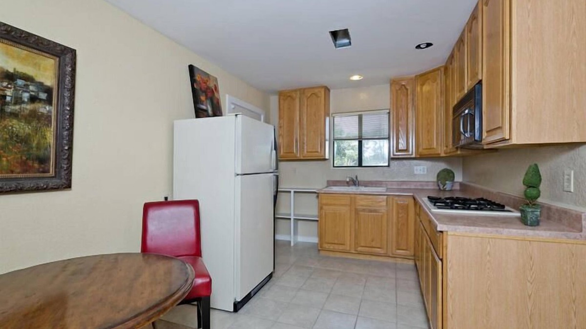 Camarillo Apartment | Shopping, Beaches, Farmer's Markets, in the heart of Southern California