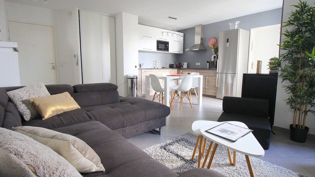Serris Apartment | Shopping in Val d'Europe and visit Disneyland Paris (TRIANONS4)