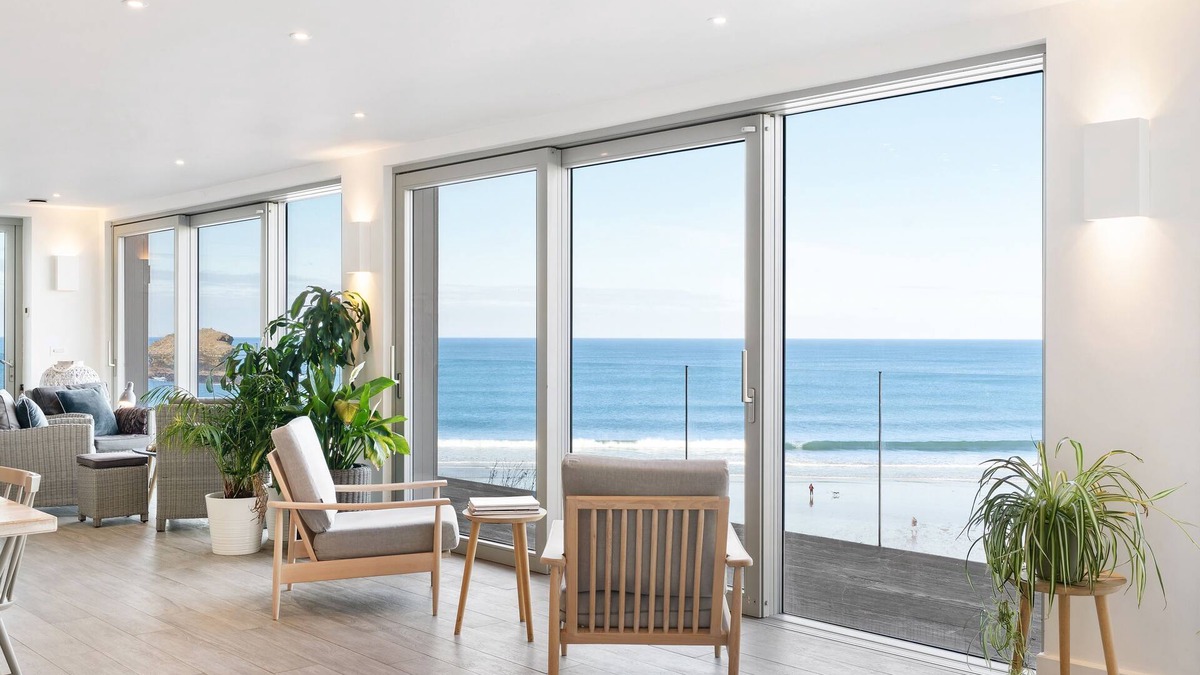 Portreath Apartment | Shore Edge sits on one of the most enviable locations in the quaint village of Portreath, overlookin