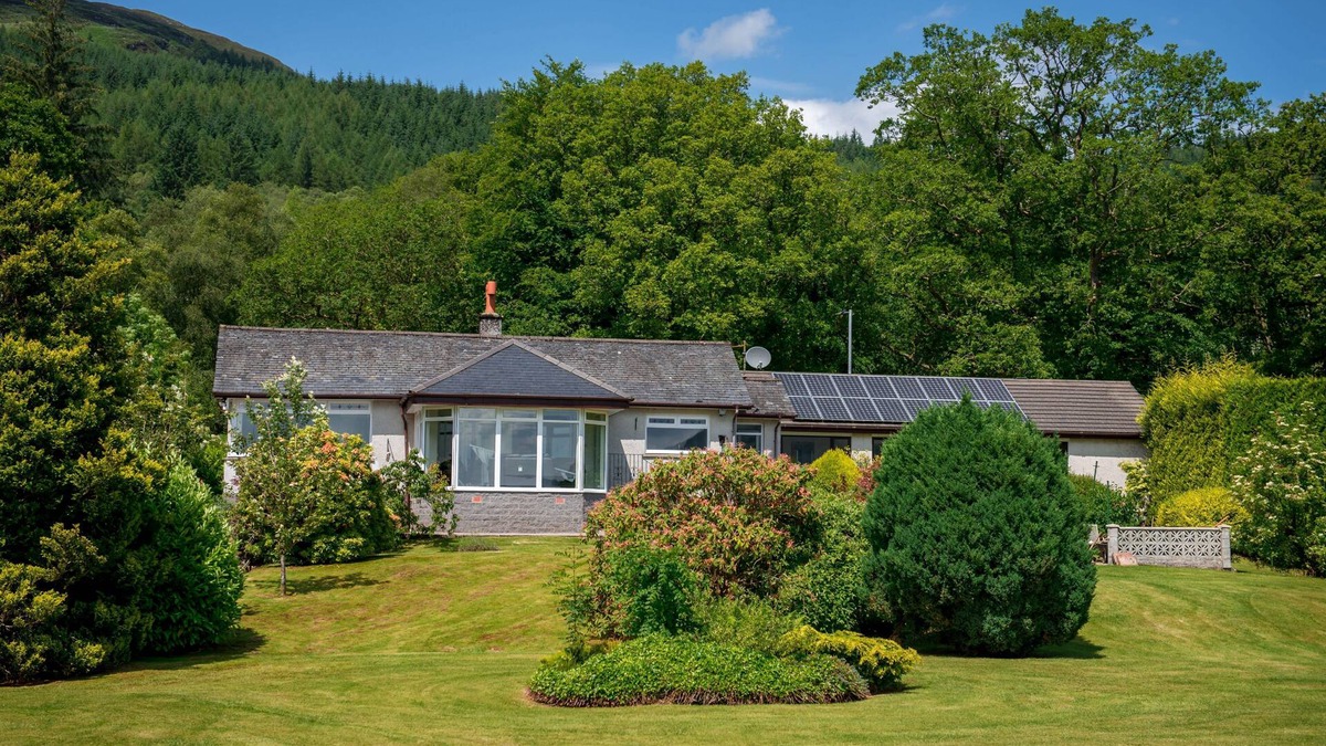 Alexandria Cottage | Shore House - sleeps 10 guests in 5 bedrooms