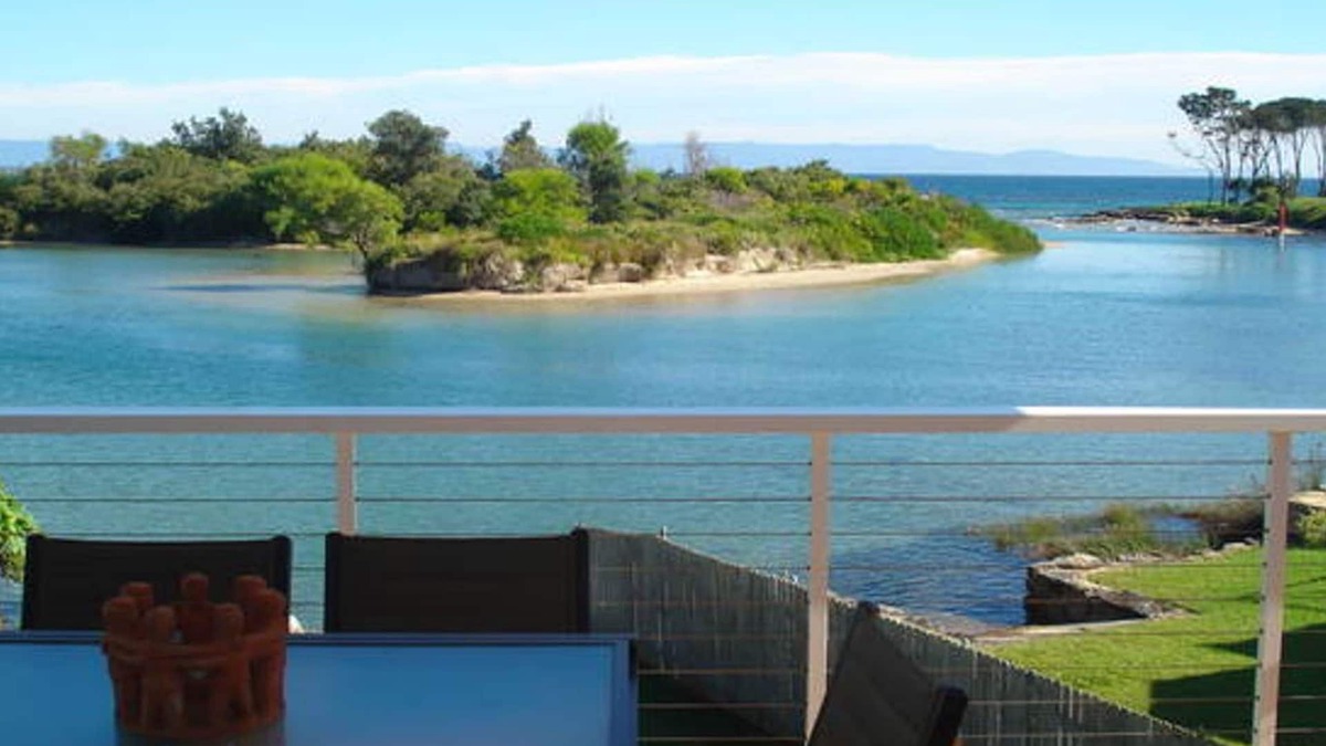 Currarong House | Shore Thing Absolute Waterfront - Currarong. Luxury, family friendly beach house
