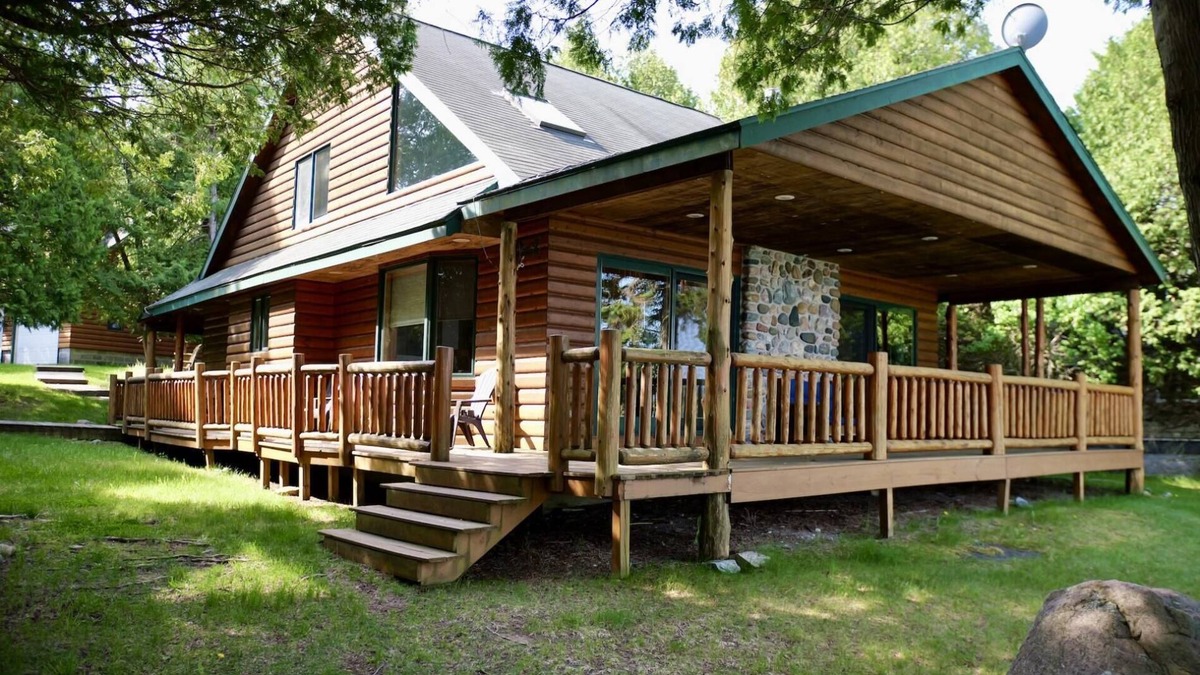 Drummond House | Shore Thing on Drummond Island