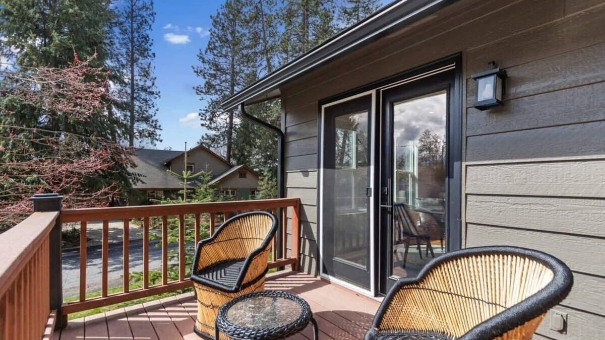 Coeur d'Alene House | Shoreline Retreat - Luxury Home in Sanders Beach