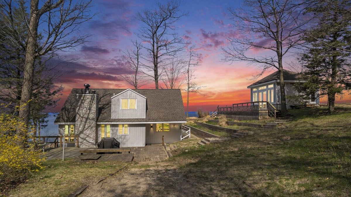 South Haven House | Shoreline Serenity of South Haven