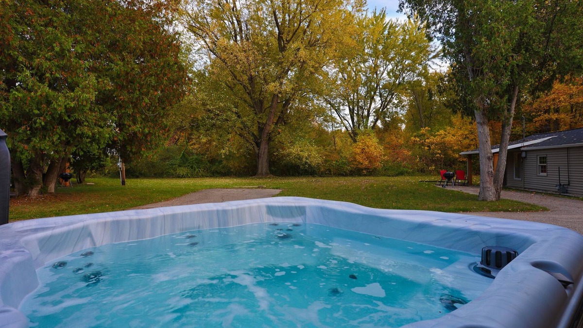 South Haven Cabin | Shores-Pickleball Ct | Hot Tub (Shared) | 2.5 Acres | Dog OK | Fire Pit