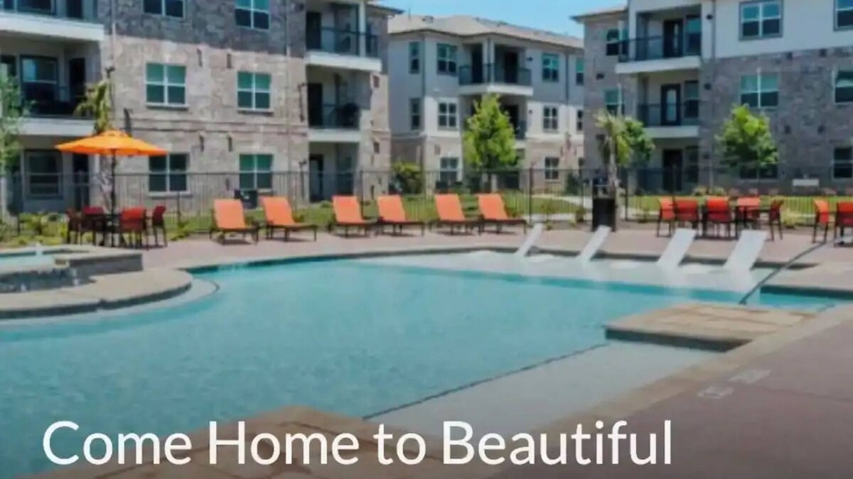 Texas City Apartment | Shoreside Retreat near Galveston w/Pool, Parking & WIFI