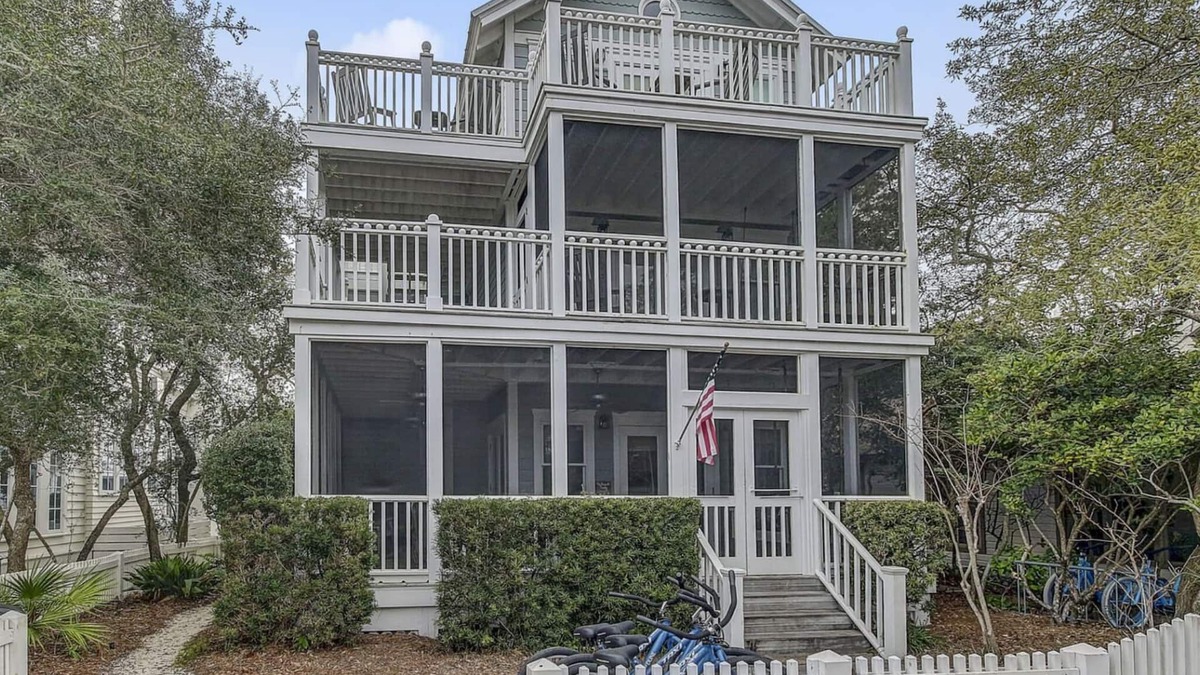 Cottage District House | Short Distance to the White Sandy Beaches, Rendezvous Main House + Carriage in Seaside
