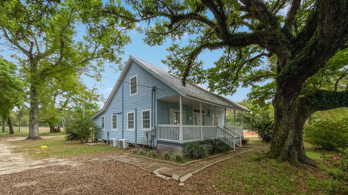 Oak House | SHORT DRIVE TO BEACH, NEAR SPORTS PLEX IN GULF SHORES!
