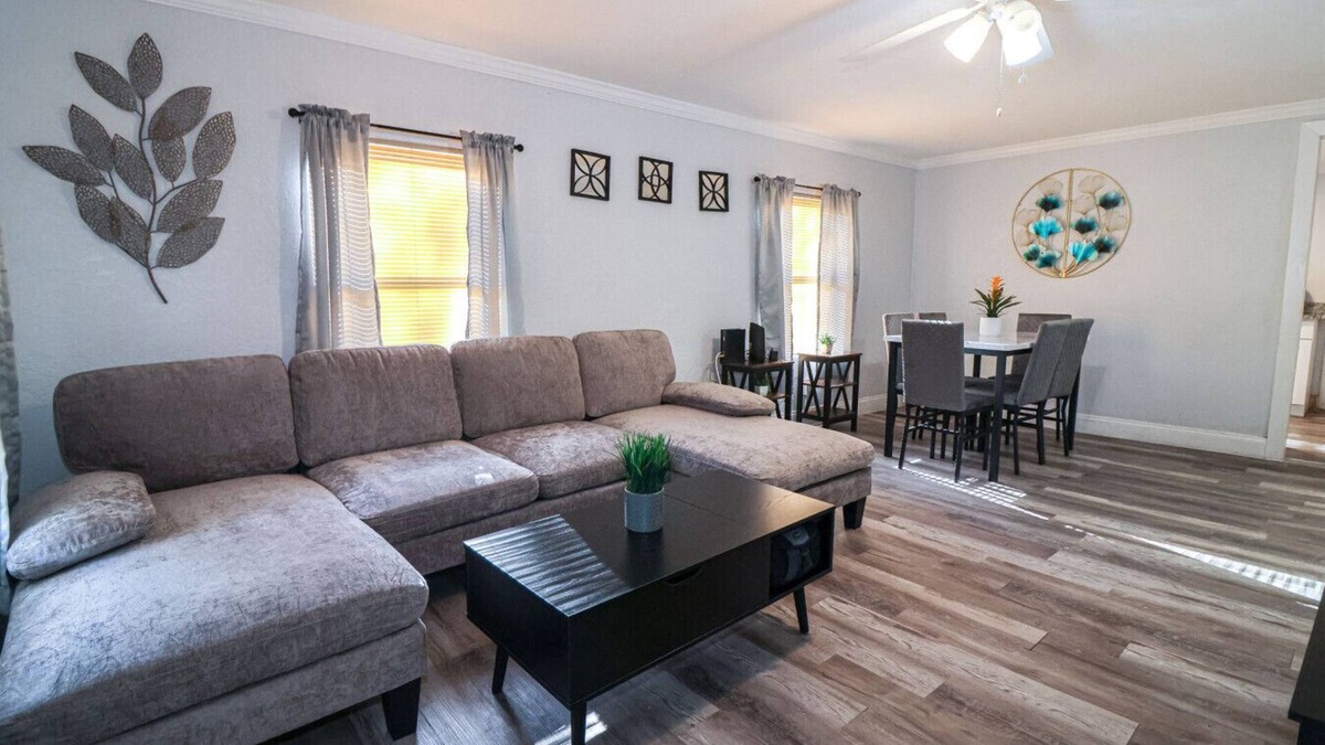 East Tampa House | Short drive to Everything