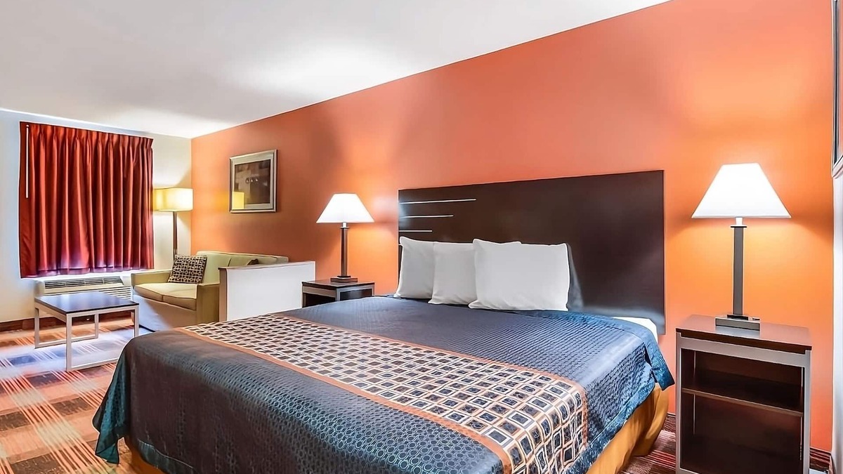 Mableton Hotel | Short Drive to Georgia Aquarium and CNN Center! Free Onsite Parking
