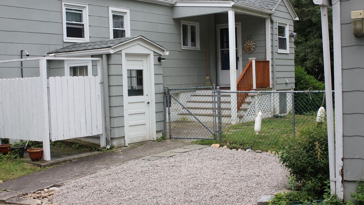 Westerly House | Short drive to Westerly Beaches. Includes a beach parking pass.