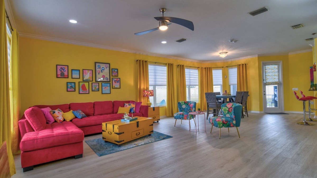 Lake Sarasota House | SHORT/LONG TERM RENTAL 3/2 HEATED POOL/UPDATED FLOORS 15 mins to Siesta Key.