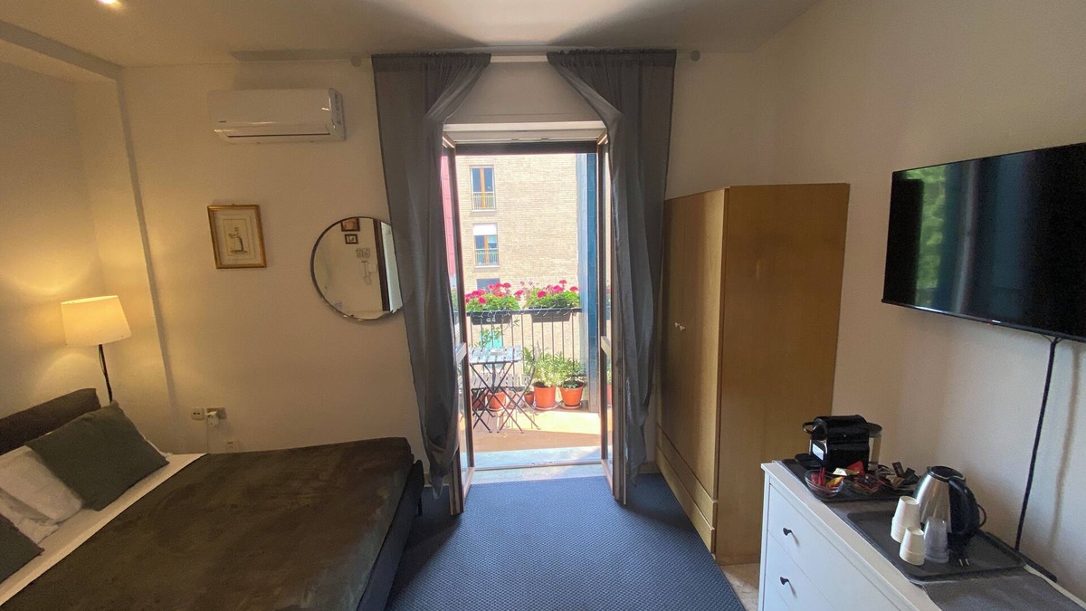Calvairate Apartment | Short Rent Milan Porta Vittoria. Studio Apartment with Balcony