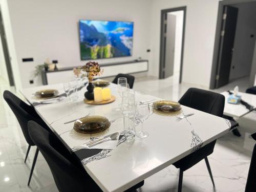 Baia Mare Apartment | Short Stay Expozitiei
