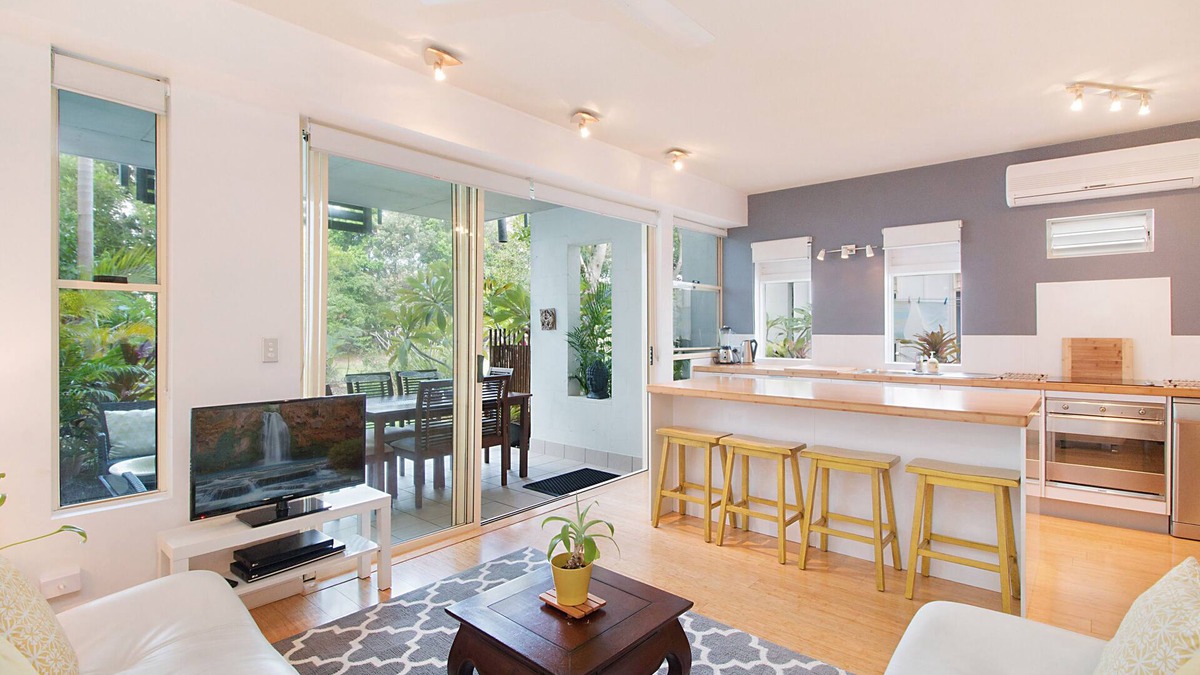 Casuarina Apartment | Short Stroll to White Sandy Beach
