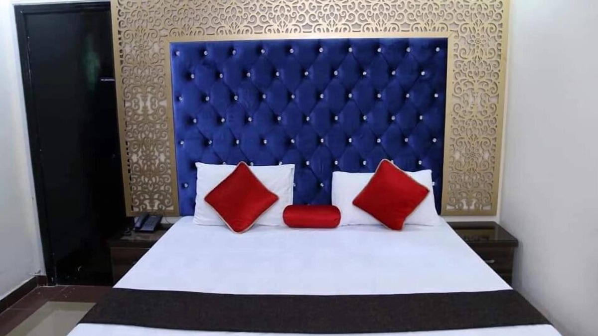 Karachi Hotel | Short Times Couple Guest House