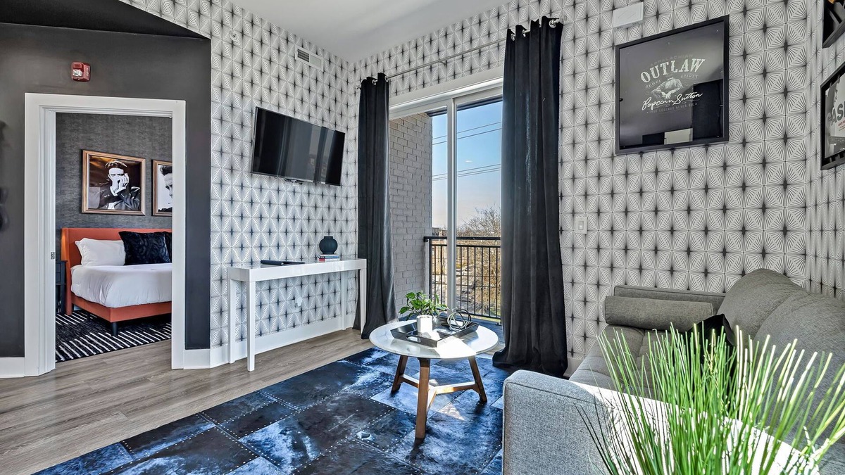 Hadley - Washington Condo | Short uber to Broadway at The Outlaw, Free Parking