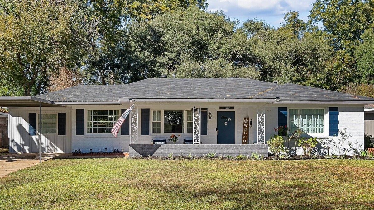 Broadmoor House | Shreveport, Broadmoor area 4 bedroom family group home