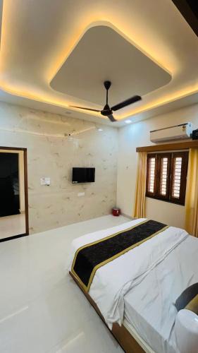 Vrindavan House | shri raman niwas near bankey bihari
