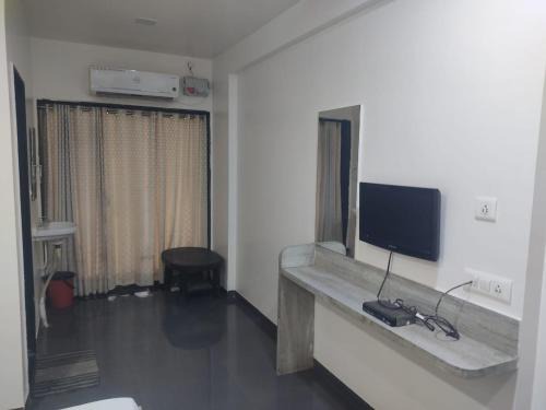 Nevasa Hotel | Shri Renukamata Restaurant and Resort