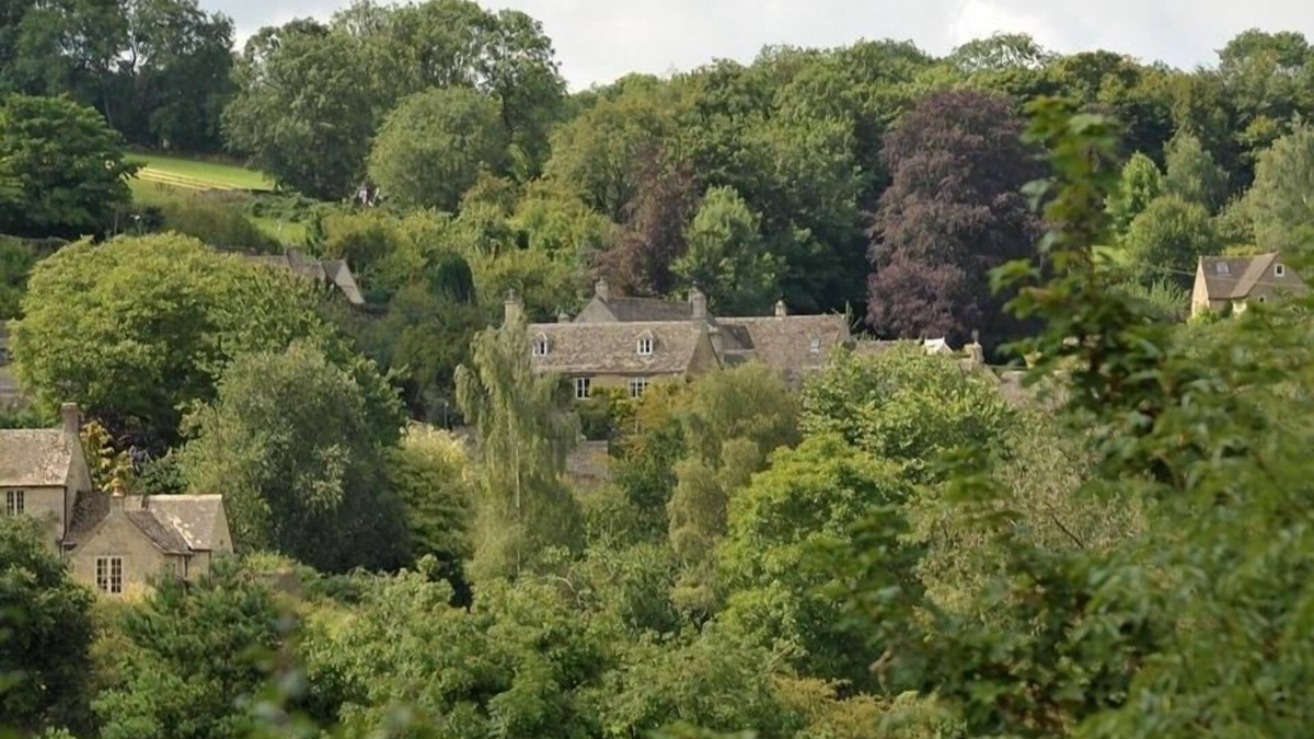 Rendcomb Cottage | SHROVE, character holiday cottage, with pool in Chedworth
