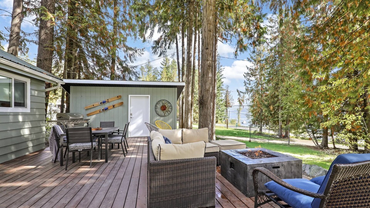 Celista House | Shuswap Lake, 2 Bed, 1.5 BA, Private Dock, Sleeps 4