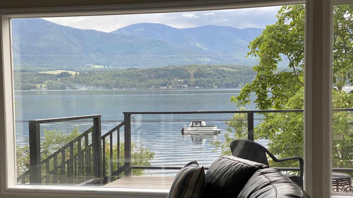 Blind Bay House | Shuswap Lakehouse 3Bd 2Bth Semi-Lakefront w/ Dock & Buoy Sleeps 9 KingBd