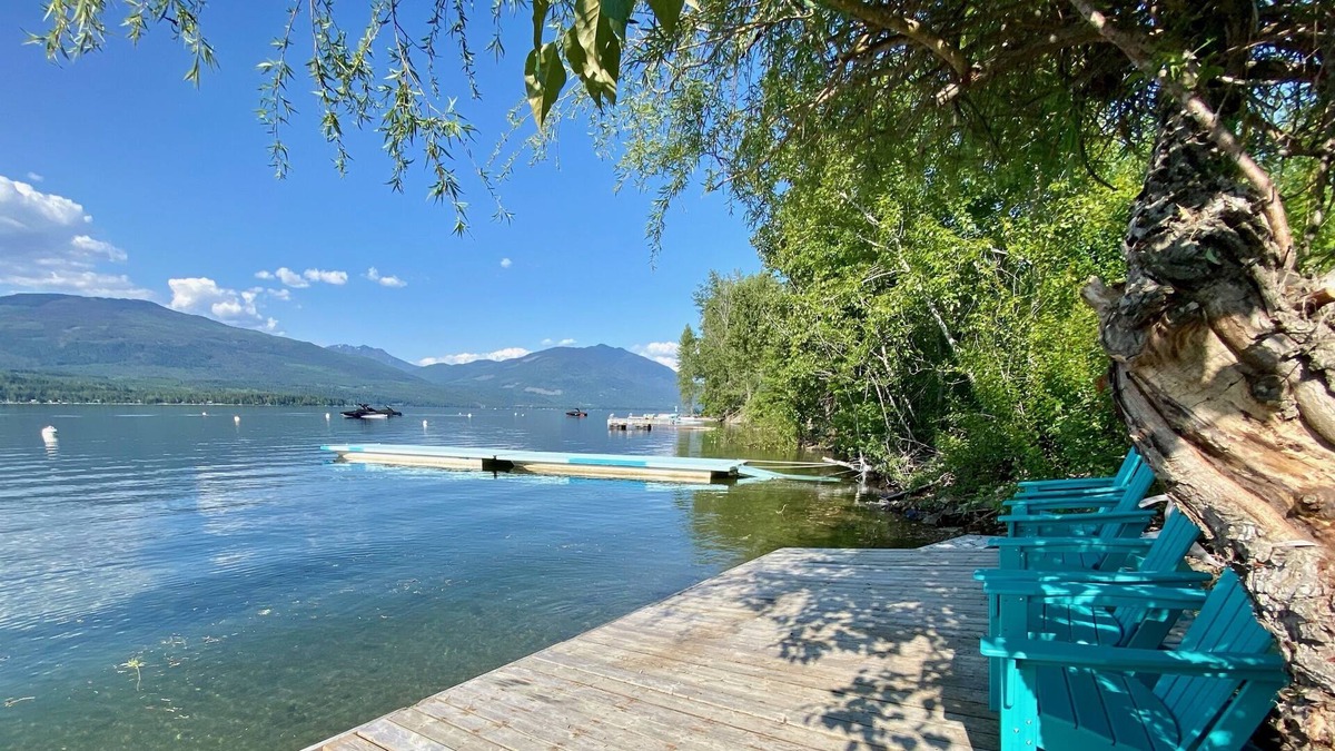 Blind Bay House | Shuswap Semi-lakefront Sleeps 15 3 Private Units in Listing Dock Buoy
