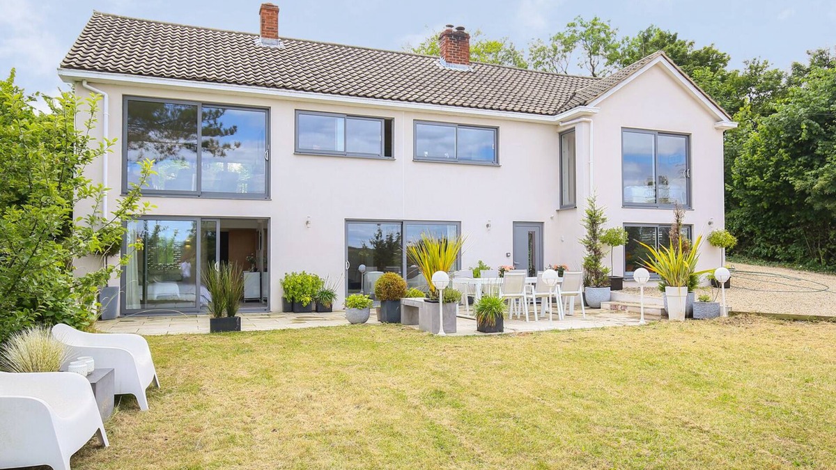 Coombe Bissett Cottage | SHUTTS HOUSE GARDEN APARTMENT, pet friendly in Coombe Bissett